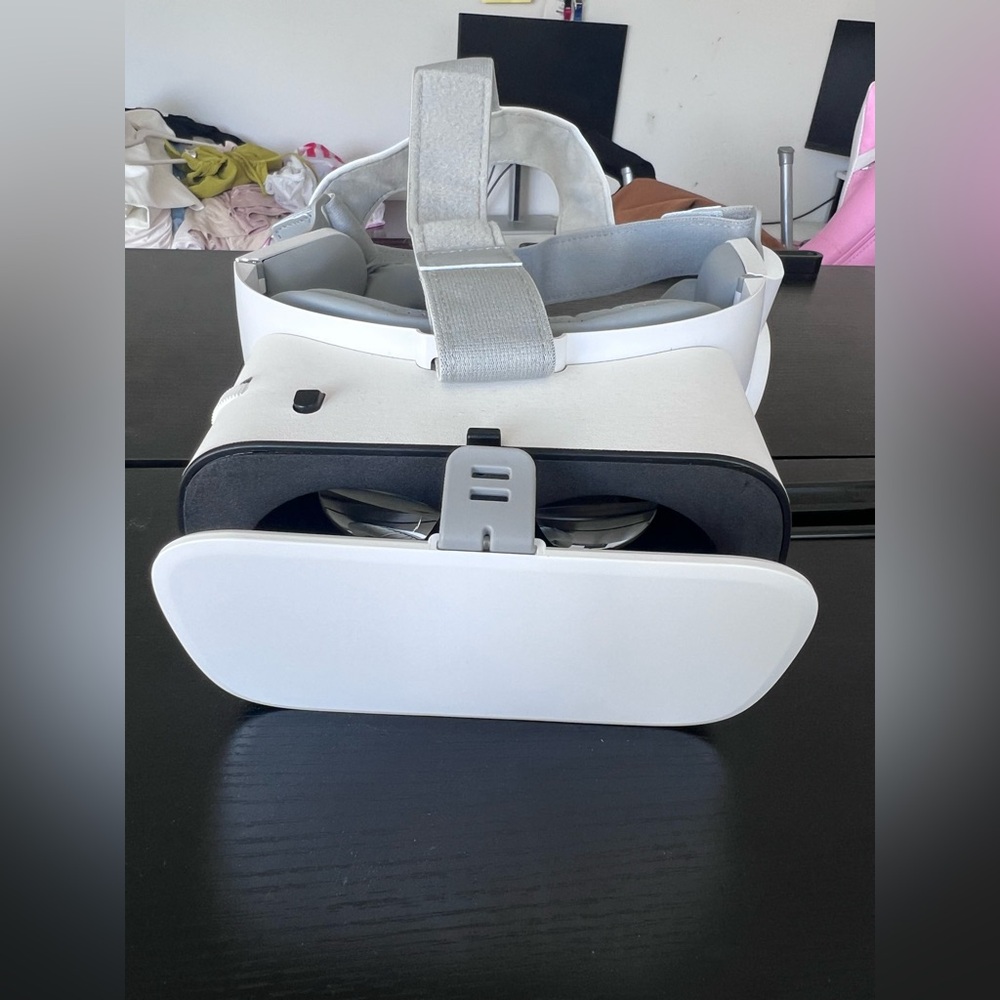 White VR Headset